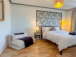 Perfect Booking 3 Bed Home in Central Bracknell