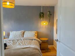 Perfect Booking 3 Bed Home in Central Bracknell
