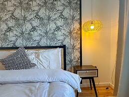 Perfect Booking 3 Bed Home in Central Bracknell