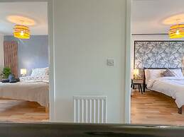 Perfect Booking 3 Bed Home in Central Bracknell