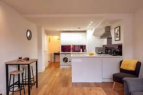 2BR Town Centre With Fast Wi-fi Sleeps 7
