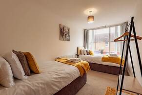 2BR Town Centre With Fast Wi-fi Sleeps 7
