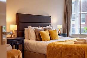 2BR Town Centre With Fast Wi-fi Sleeps 7