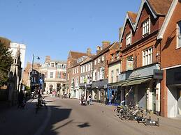 2BR Town Centre With Fast Wi-fi Sleeps 7