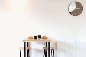 2BR Town Centre With Fast Wi-fi Sleeps 7