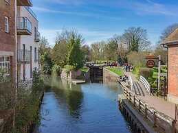 2BR Town Centre With Fast Wi-fi Sleeps 7