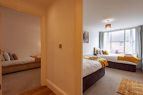 2BR Town Centre With Fast Wi-fi Sleeps 7