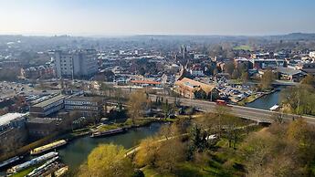 2BR Town Centre With Fast Wi-fi Sleeps 7