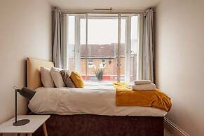 2BR Town Centre With Fast Wi-fi Sleeps 7