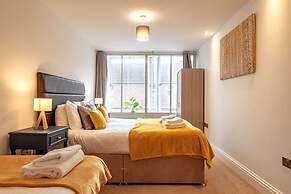 2BR Town Centre With Fast Wi-fi Sleeps 7