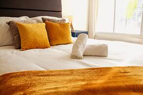 2BR Town Centre With Fast Wi-fi Sleeps 7