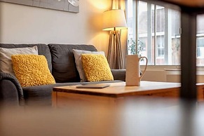 2BR Town Centre With Fast Wi-fi Sleeps 7