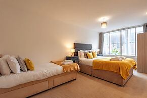 2BR Town Centre With Fast Wi-fi Sleeps 7