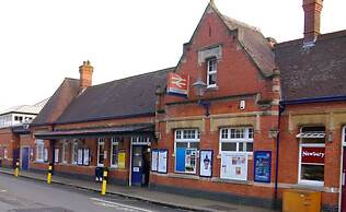2BR Town Centre With Fast Wi-fi Sleeps 7