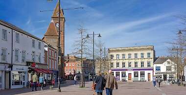 2BR Town Centre With Fast Wi-fi Sleeps 7