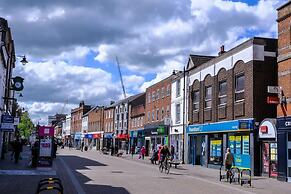 2BR Town Centre With Fast Wi-fi Sleeps 7