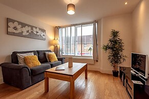 2BR Town Centre With Fast Wi-fi Sleeps 7