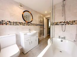 Perfect Booking 3 Bed Home in Abertillery