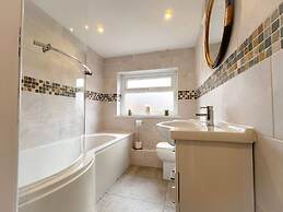 Perfect Booking 3 Bed Home in Abertillery
