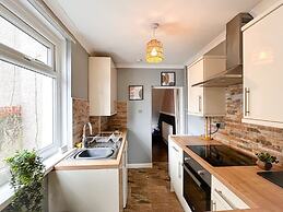Perfect Booking 3 Bed Home in Abertillery