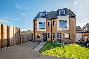Perfect Booking 4 Bed Home in Swindon