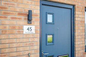 Perfect Booking 4 Bed Home in Swindon