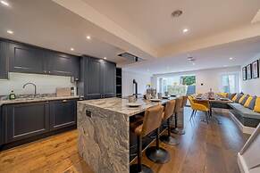 Stunning Bath Home Sleeps 12 Ideal for Hen Stags