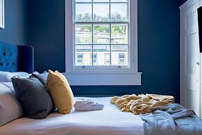 Stunning Bath Home Sleeps 12 Ideal for Hen Stags