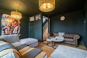 Stunning Bath Home Sleeps 12 Ideal for Hen Stags