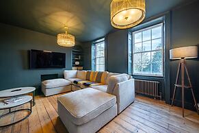 Stunning Bath Home Sleeps 12 Ideal for Hen Stags