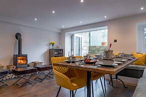 Stunning Bath Home Sleeps 12 Ideal for Hen Stags