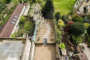 Stunning Bath Home Sleeps 12 Ideal for Hen Stags
