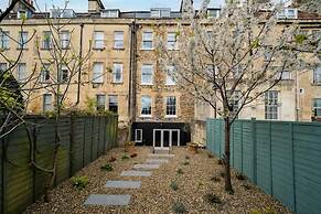 Stunning Bath Home Sleeps 12 Ideal for Hen Stags