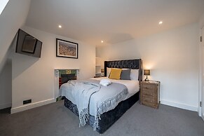 Stunning Bath Home Sleeps 12 Ideal for Hen Stags