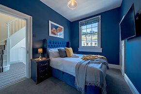 Stunning Bath Home Sleeps 12 Ideal for Hen Stags