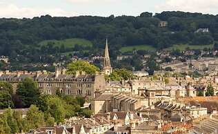 Stunning Bath Home Sleeps 12 Ideal for Hen Stags