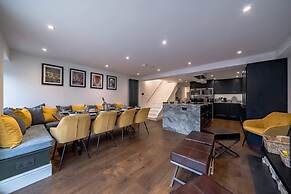 Stunning Bath Home Sleeps 12 Ideal for Hen Stags