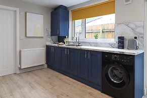 Perfect Booking 4 Bed Home in Aberdare