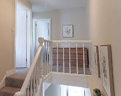 Perfect Booking 4 Bed Home in Aberdare