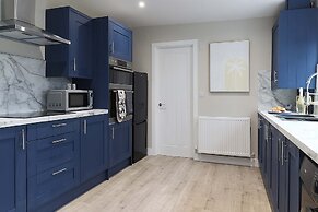 Perfect Booking 4 Bed Home in Aberdare