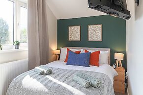 Perfect Booking 4 Bed Home in Aberdare