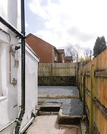 Perfect Booking 4 Bed Home in Aberdare