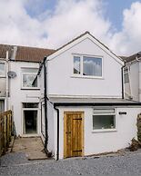 Perfect Booking 4 Bed Home in Aberdare