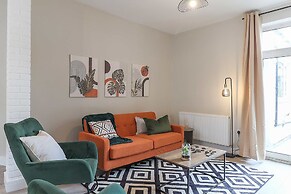 Perfect Booking 4 Bed Home in Aberdare