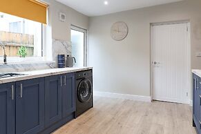 Perfect Booking 4 Bed Home in Aberdare