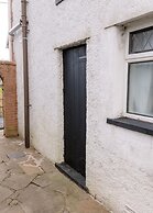 Perfect Booking 4 Bed Home With Garden Dining