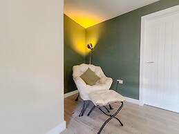 Perfect Booking 2 Bed Home in Merthyr Tydfil