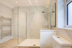 Spacious 4BR Haven in Ipswich