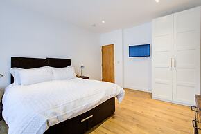 Spacious 4BR Haven in Ipswich