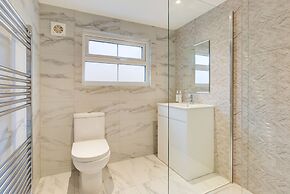 Spacious 4BR Haven in Ipswich